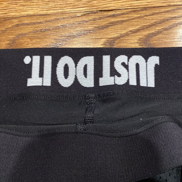 Women's Nike 2-in-1 Running Shorts - Picture 3 of 3